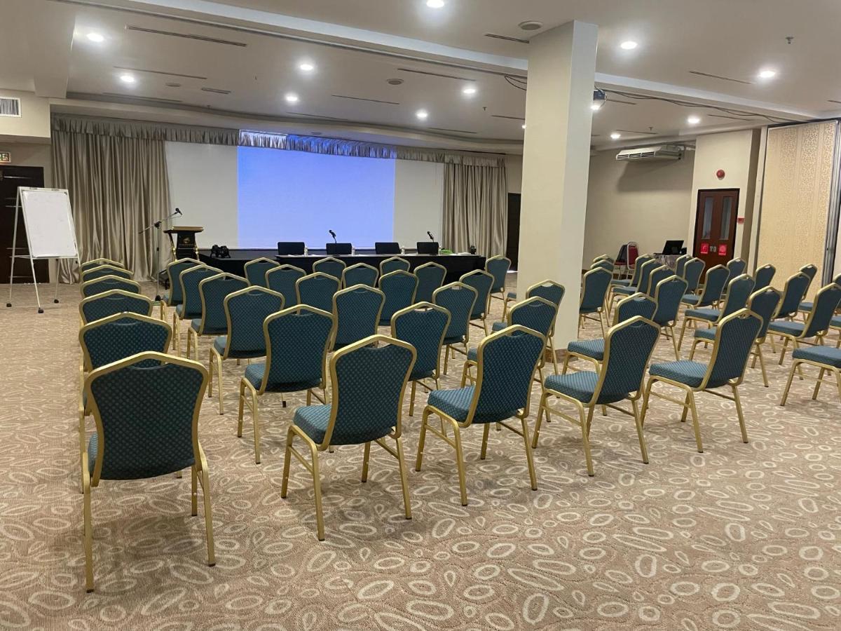 Putra Brasmana Hotel Kuala Perlis Esterno foto