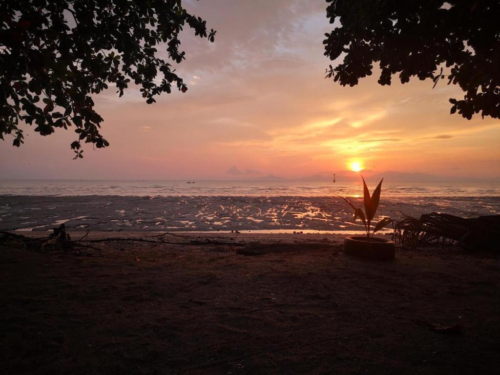 Putra Brasmana Hotel Kuala Perlis Esterno foto