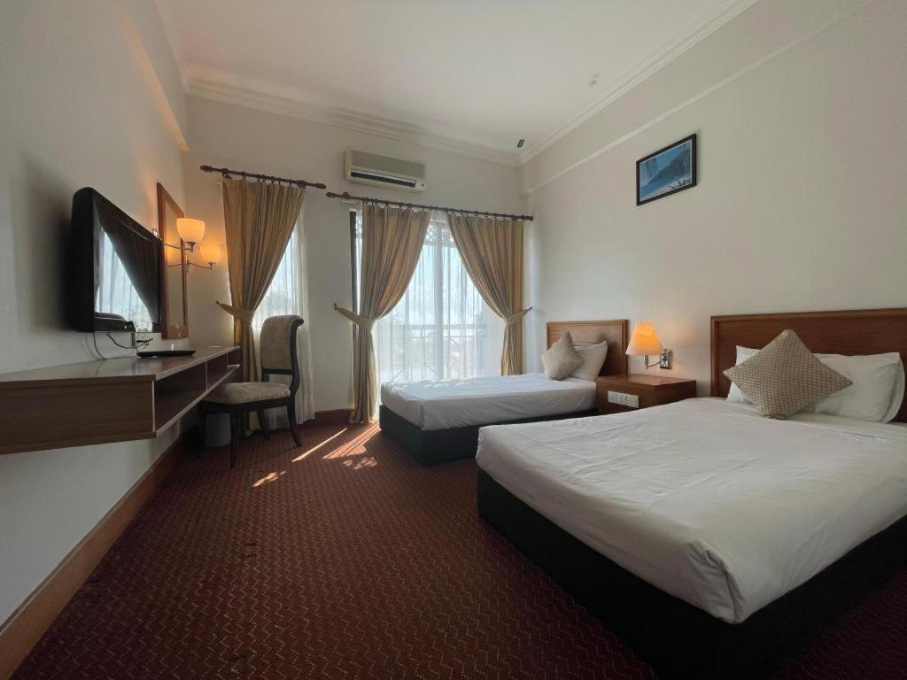 Putra Brasmana Hotel Kuala Perlis Esterno foto
