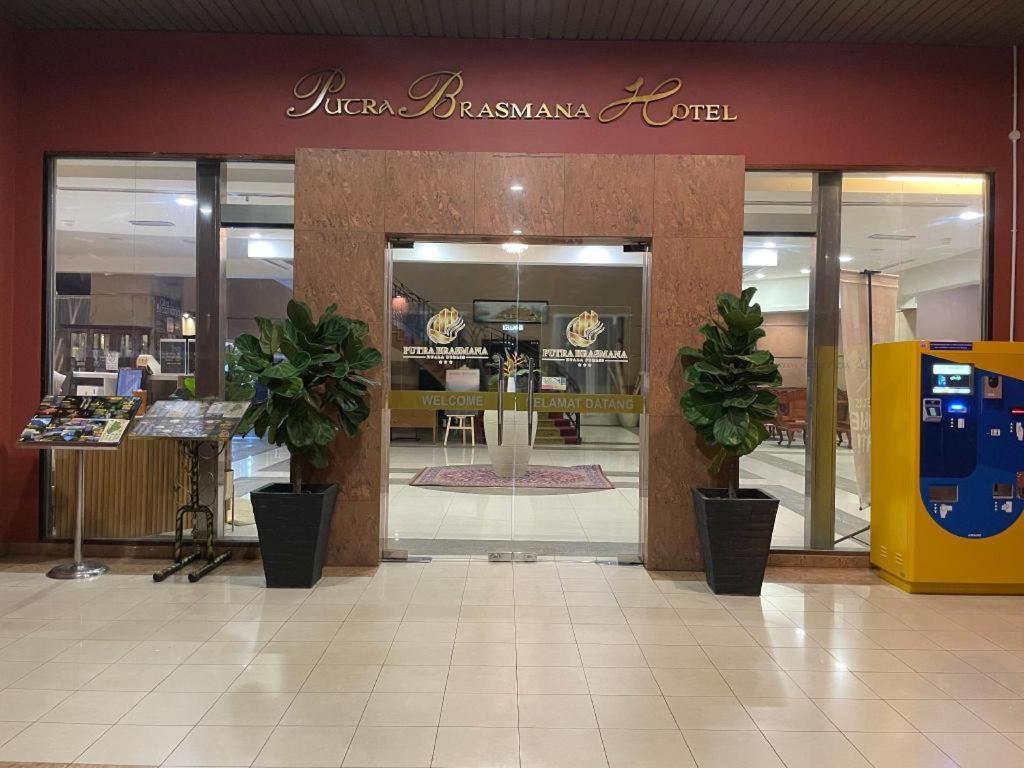Putra Brasmana Hotel Kuala Perlis Esterno foto
