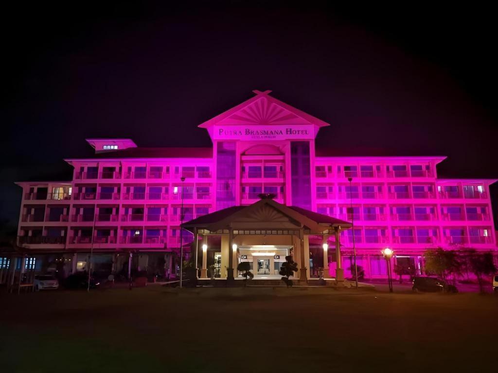 Putra Brasmana Hotel Kuala Perlis Esterno foto
