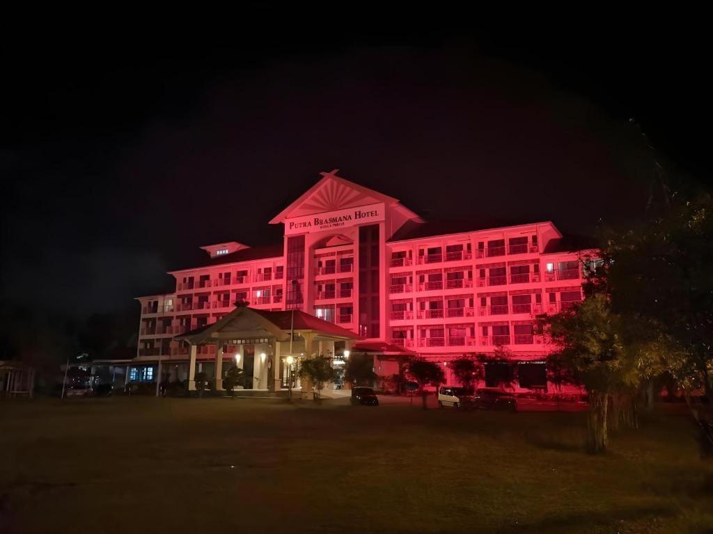Putra Brasmana Hotel Kuala Perlis Esterno foto
