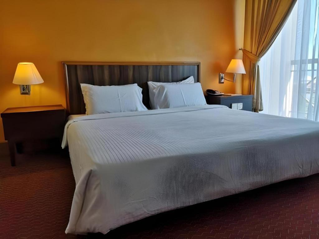 Putra Brasmana Hotel Kuala Perlis Esterno foto