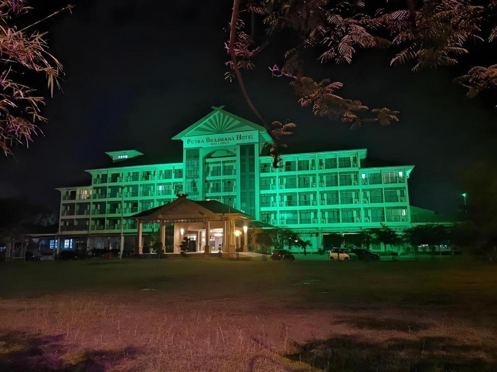 Putra Brasmana Hotel Kuala Perlis Esterno foto
