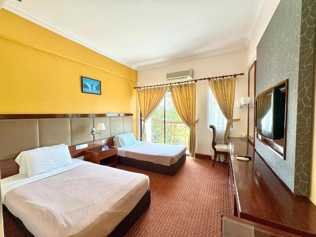 Putra Brasmana Hotel Kuala Perlis Esterno foto