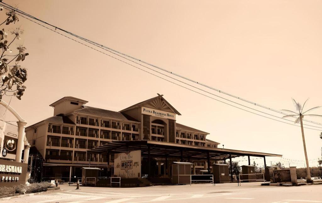 Putra Brasmana Hotel Kuala Perlis Esterno foto