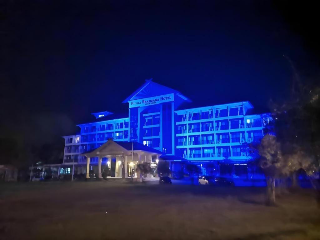 Putra Brasmana Hotel Kuala Perlis Esterno foto
